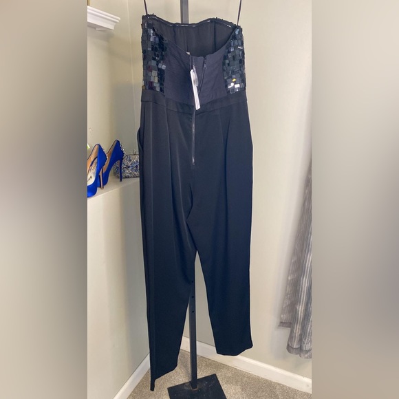 Alice + Olivia
Jeri Sequin Embellished Jumpsuit - Picture 8 of 16